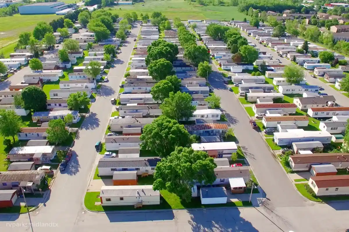 difference between rv park and trailer park